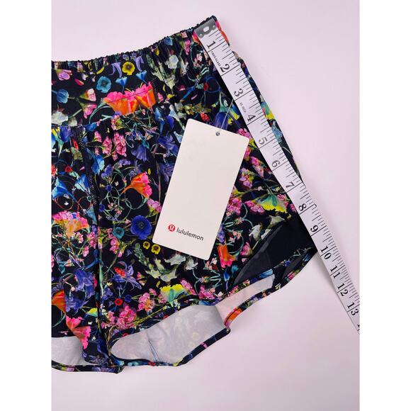 Lululemon Hotty Hot LR Short 4” Lined Black Multi Floral Print Size 4 NWT - Picture 9 of 10
